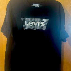 Levi’s black logo Tee L